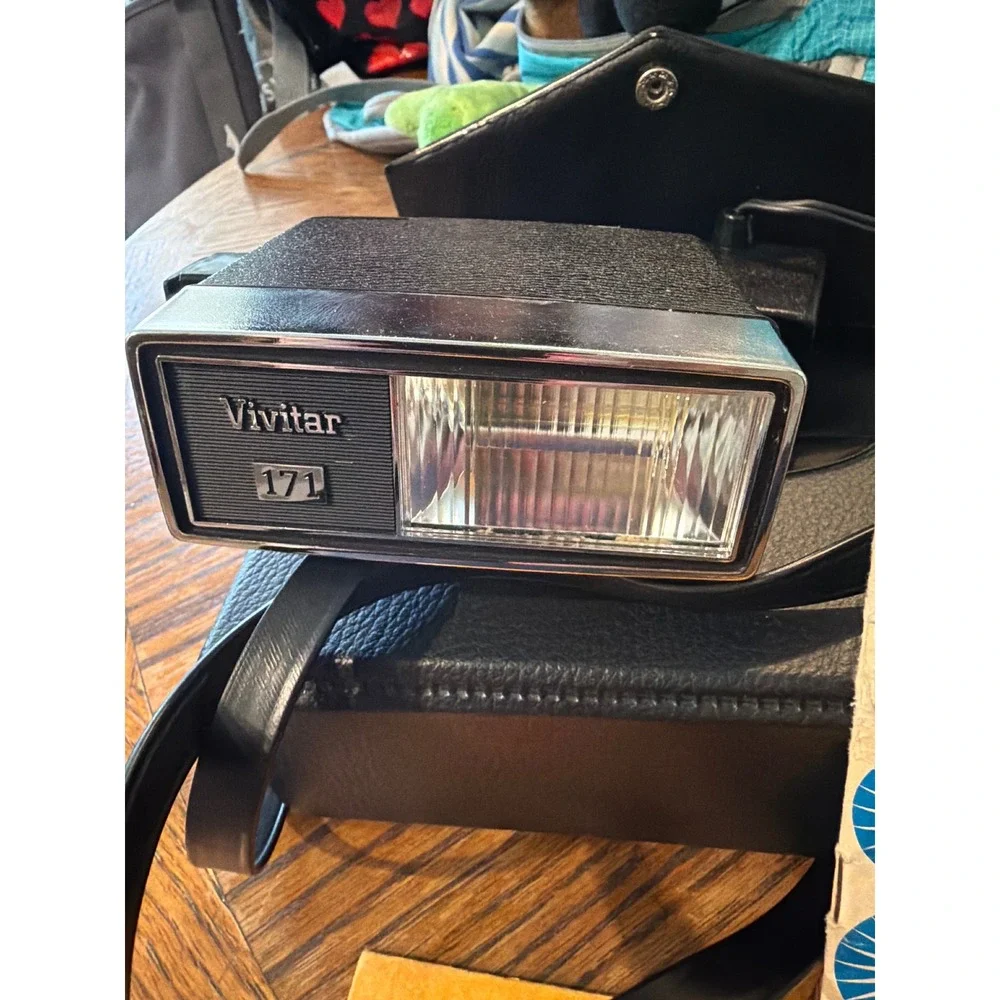 Vivitar 171 Electronic Flash Vintage Shoe Mount with Case Manual and Kodak Paper